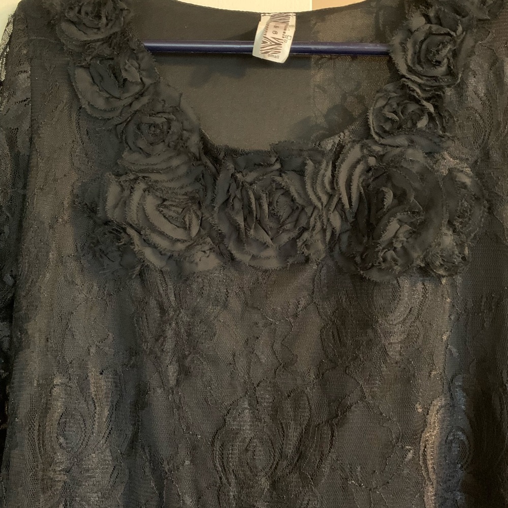 Black lace dress with embossed flowers at neckline sz small